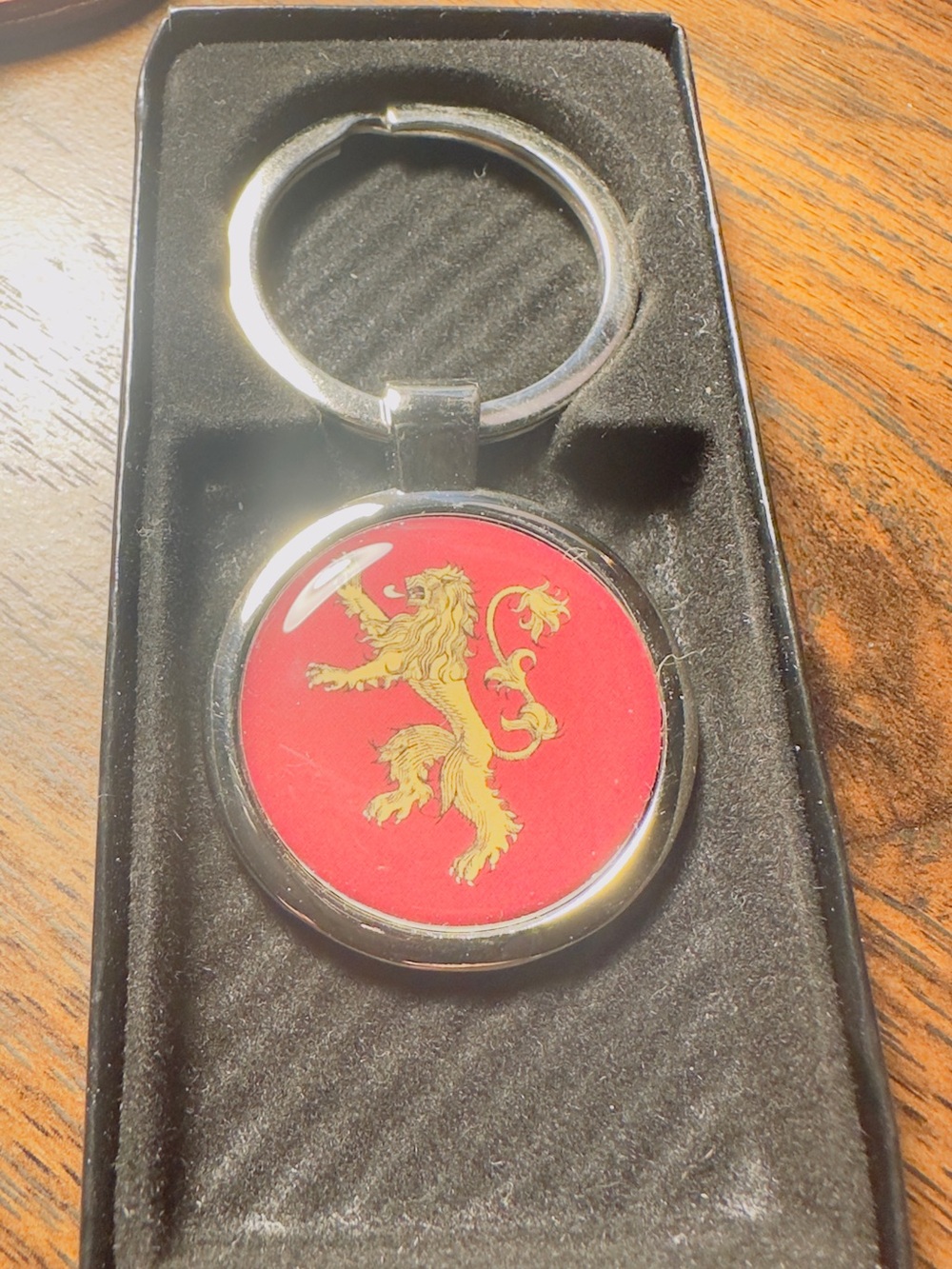 Game of Thrones Lanister Crest Round Keychain - Red Background